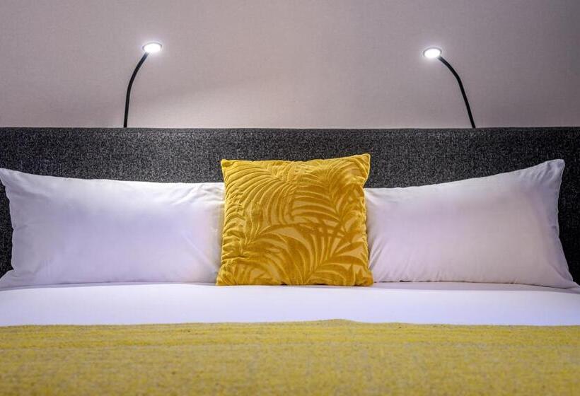 ファミリーステューディオ, Premier Suites Antwerp