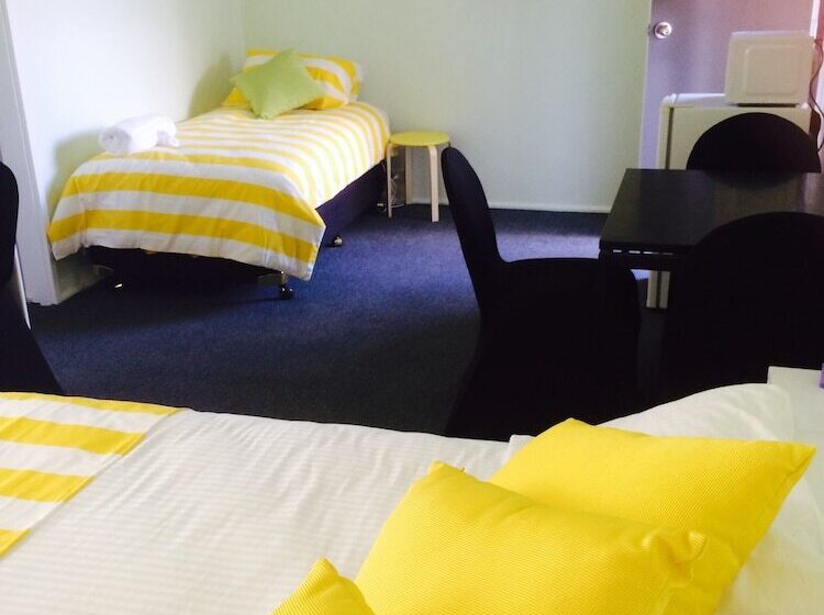 패밀리 룸, Town House Motor Inn