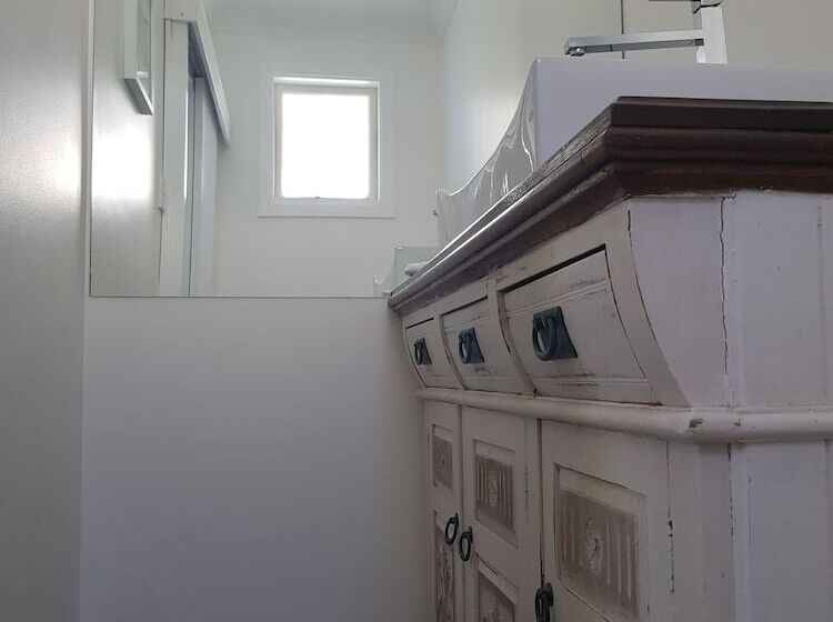 패밀리 룸, Town House Motor Inn