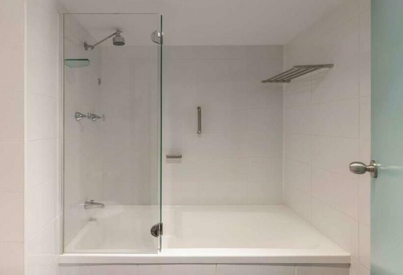 استودیوی لوکس, Vibe Hotel Gold Coast
