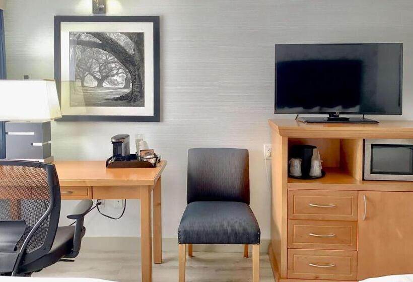 带大床的标准间, Best Western Plus Regency Inn And Conference Centre