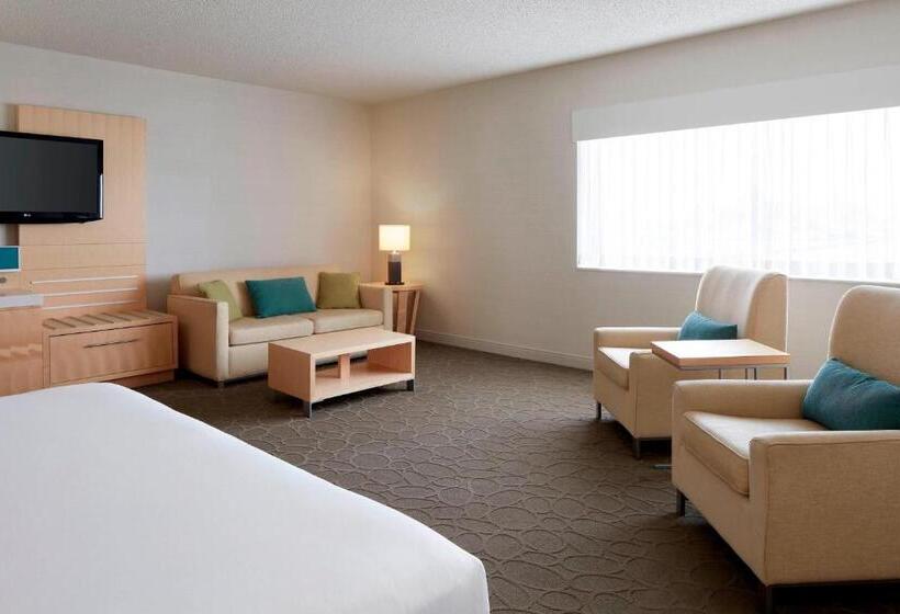 Standard Room King Size Bed, Delta Hotels By Marriott Prince Edward