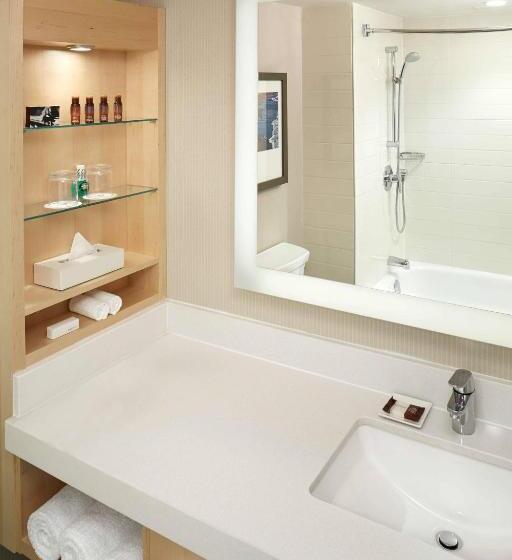 Standard Room Queen Size Bed, Delta Hotels By Marriott Prince Edward