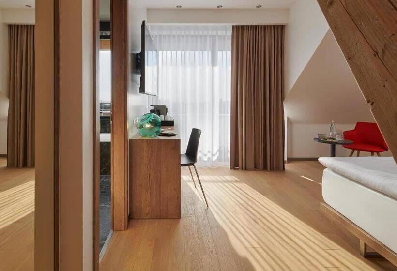 Quarto Executivo, Passage