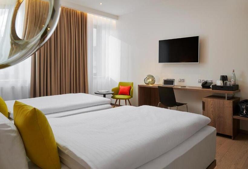 Quarto Estandar com Sacada, Passage