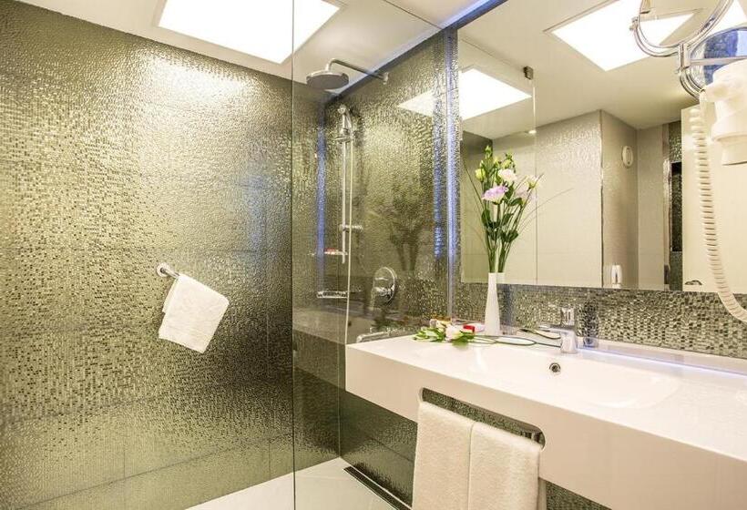 Номер бизнес-класса, Ramada By Wyndham Sofia City Center