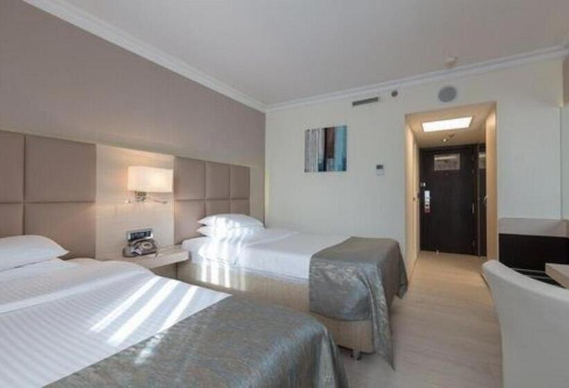 Номер бизнес-класса, Ramada By Wyndham Sofia City Center