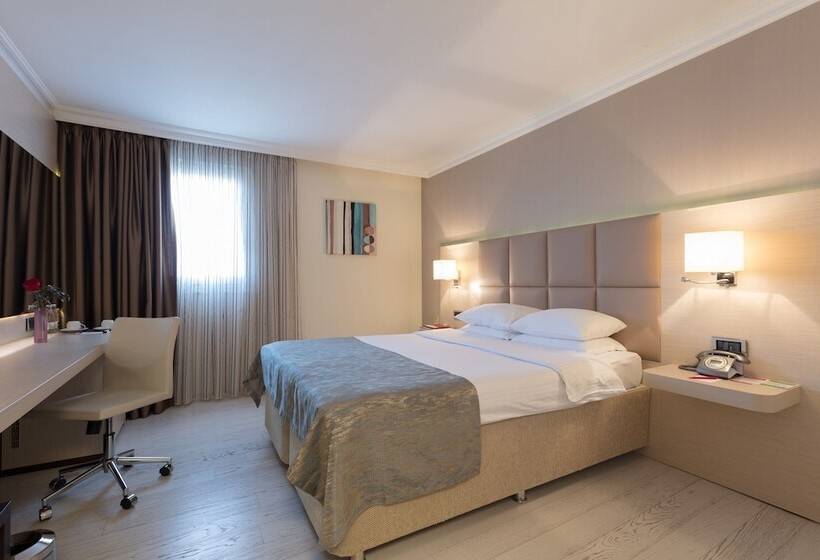 Номер бизнес-класса, Ramada By Wyndham Sofia City Center