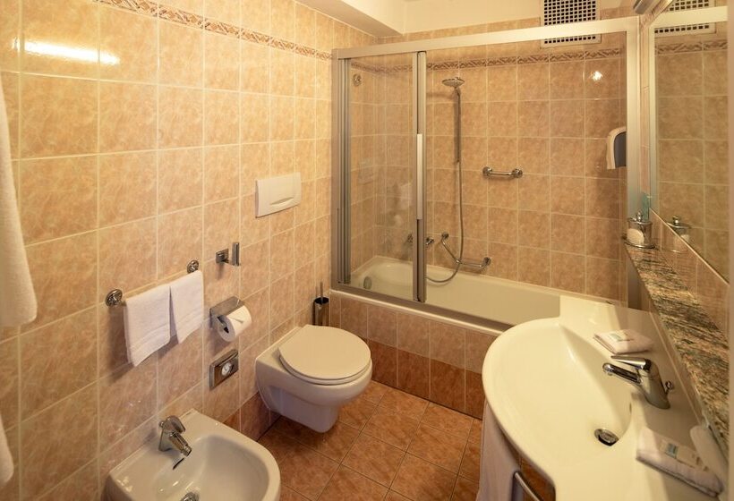 Family Suite, Campione