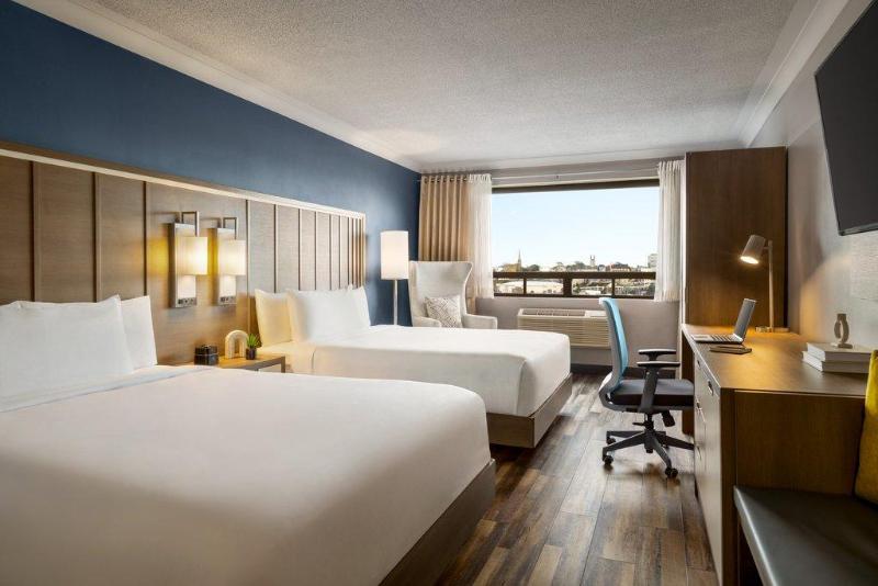 クイーンサイズベッドのスタンダードルーム, Crowne Plaza Saint John Harbour View, An Ihg