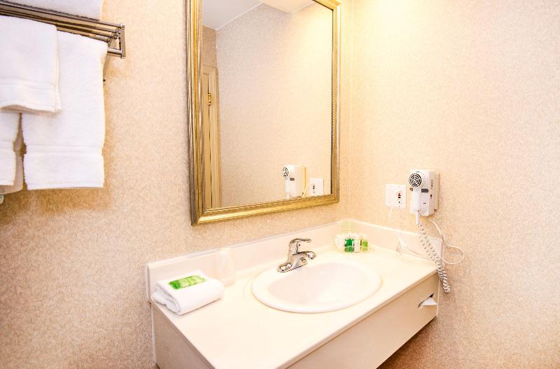 Номер Стандарт, Holiday Inn Hinton, An Ihg