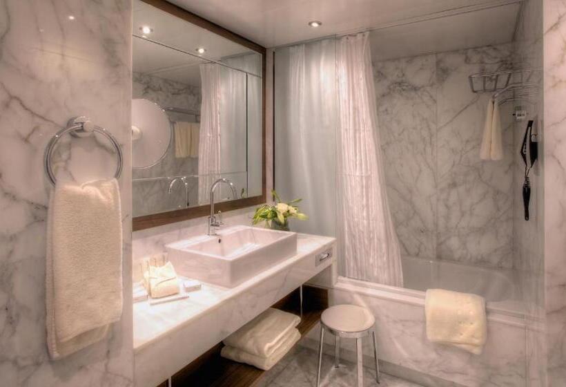 اتاق استاندارد با چشم‌انداز دریاچه, Fairmont Grand Hotel Geneva