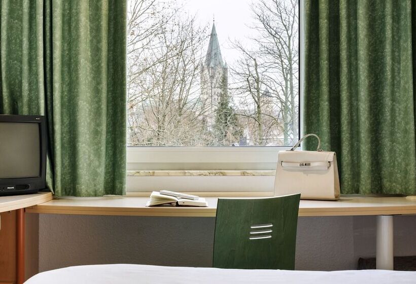 Номер Стандарт, Ibis Paderborn City