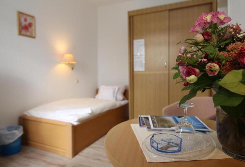 Quarto Estandar Individual com Sacada, Zur Schönen Aussicht