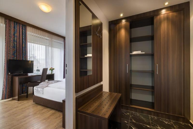 اتاق استاندارد سه نفره, Continental Frankfurt