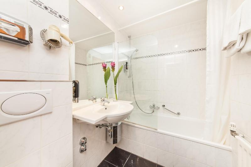 اتاق استاندارد سه نفره, Continental Frankfurt