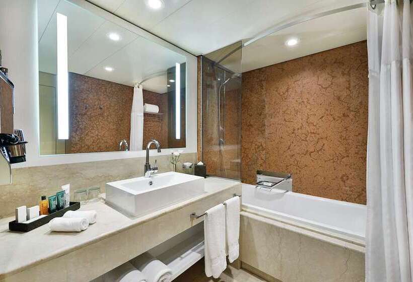 اتاق اجرایی با تخت بزرگ, Hilton Munich City
