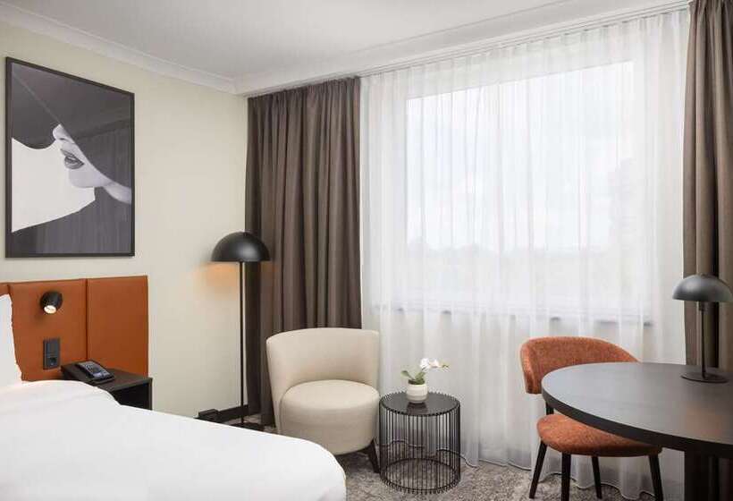 اتاق اجرایی با تخت بزرگ, Hilton Munich City
