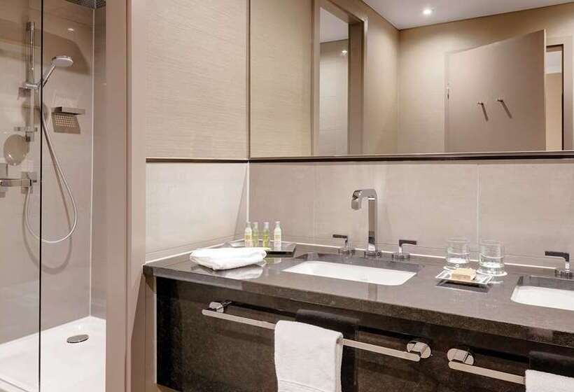 سوئیت جونیور با تخت بزرگ, Hilton Munich City