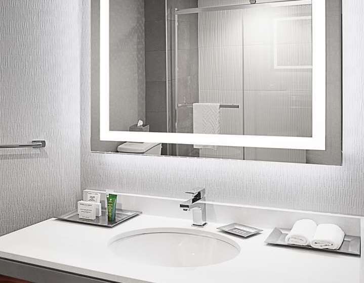 سوئیت جونیور با تخت بزرگ, Hilton Munich City