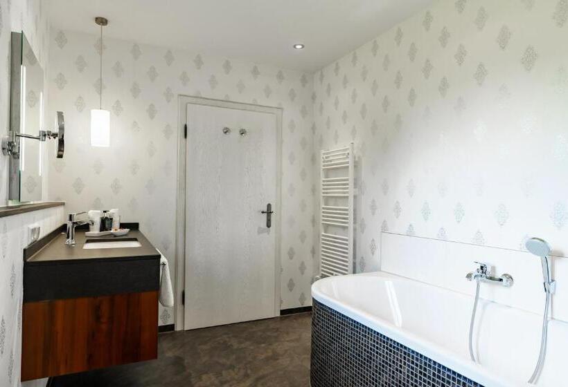 Полулюкс, Schlosshotel Weyberhöfe