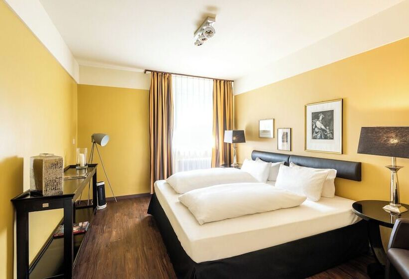 غرفة عائلية, Wurzburger Hof