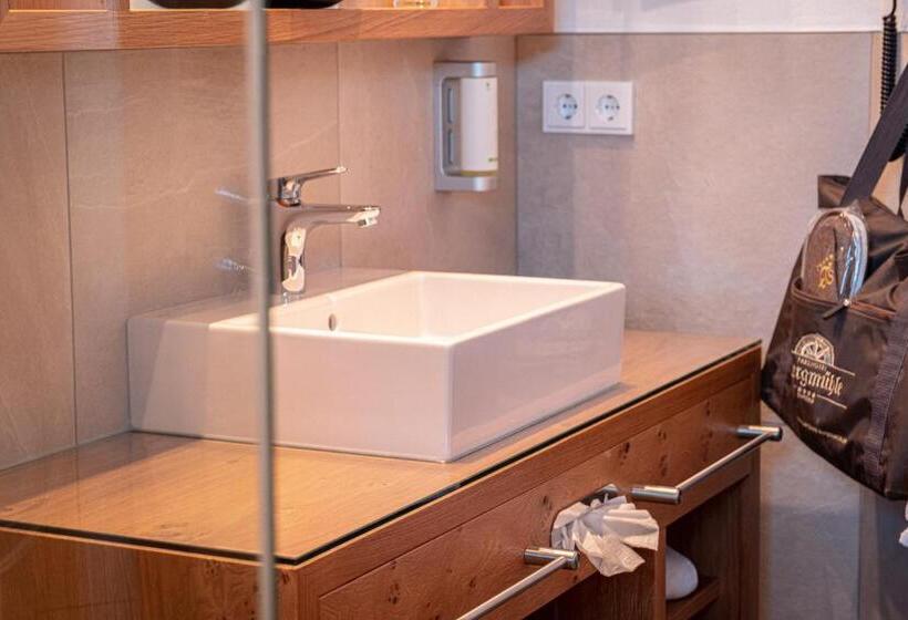 Номер Стандарт Индивидуальный с Балконом, Parkhotel Burgmühle