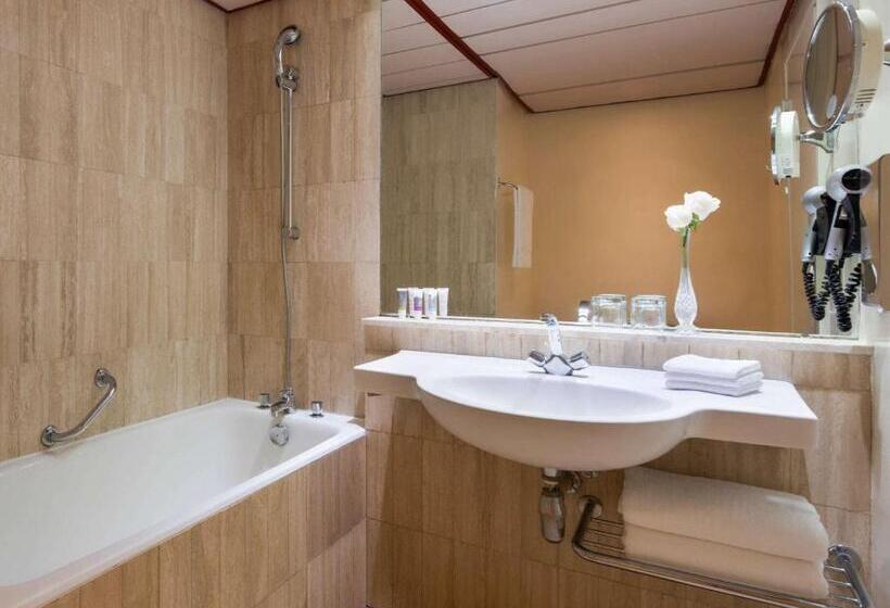 اتاق استاندارد, Treffen House Doha   Souq Waqif And Next To Msheireb Metro Station