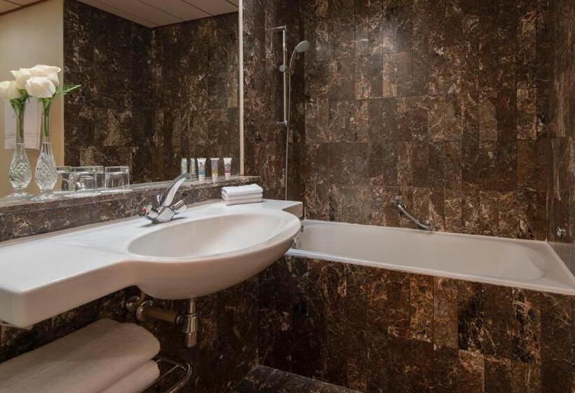 سوییت سوپریور, Treffen House Doha   Souq Waqif And Next To Msheireb Metro Station