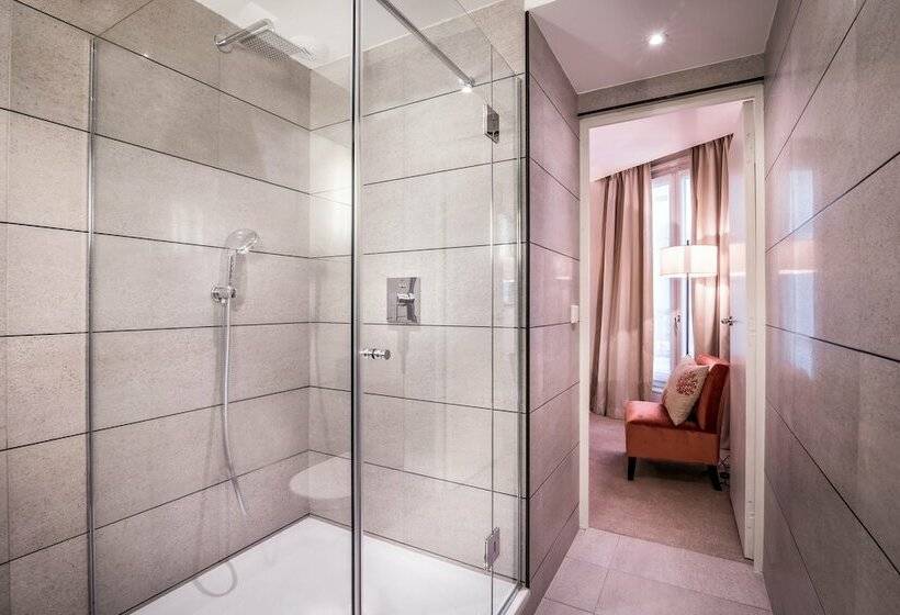 Chambre Supérieure, Balmoral Champselysees