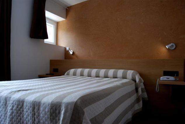 Номер Стандарт, Hôtel De France