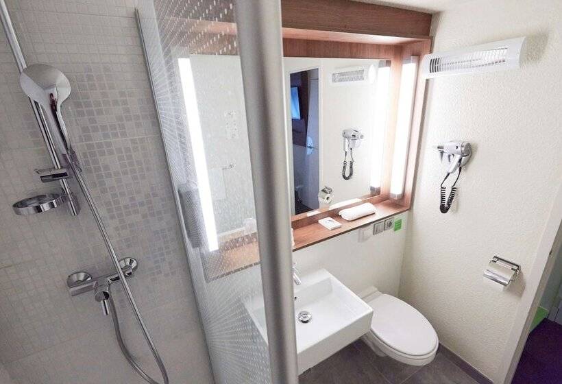 Номер Стандарт, Campanile Hotel Senlis