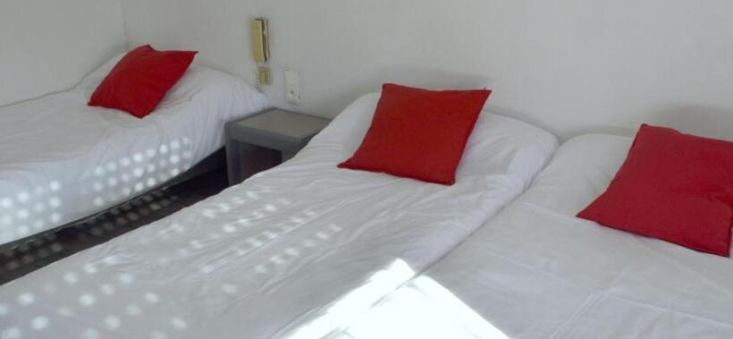 اتاق راحتی سه تخته, Hôtel Les Mimosas