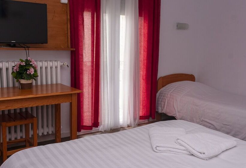 Номер Стандарт Трехместный, Le Catalan   Hôtel Et Appartements