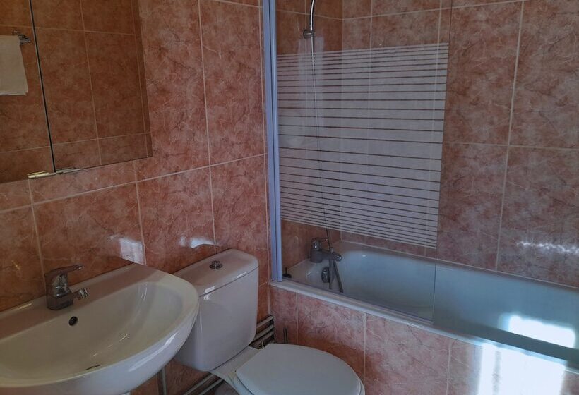 Номер Стандарт Трехместный, Le Catalan   Hôtel Et Appartements