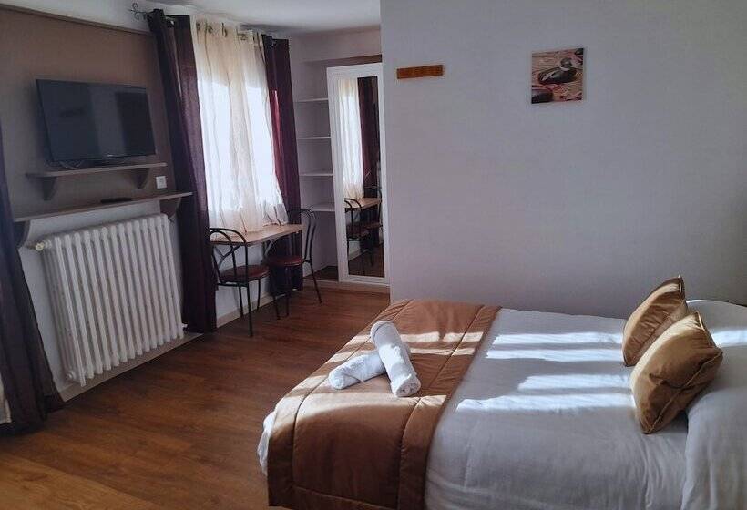 Номер Стандарт Трехместный, Le Catalan   Hôtel Et Appartements