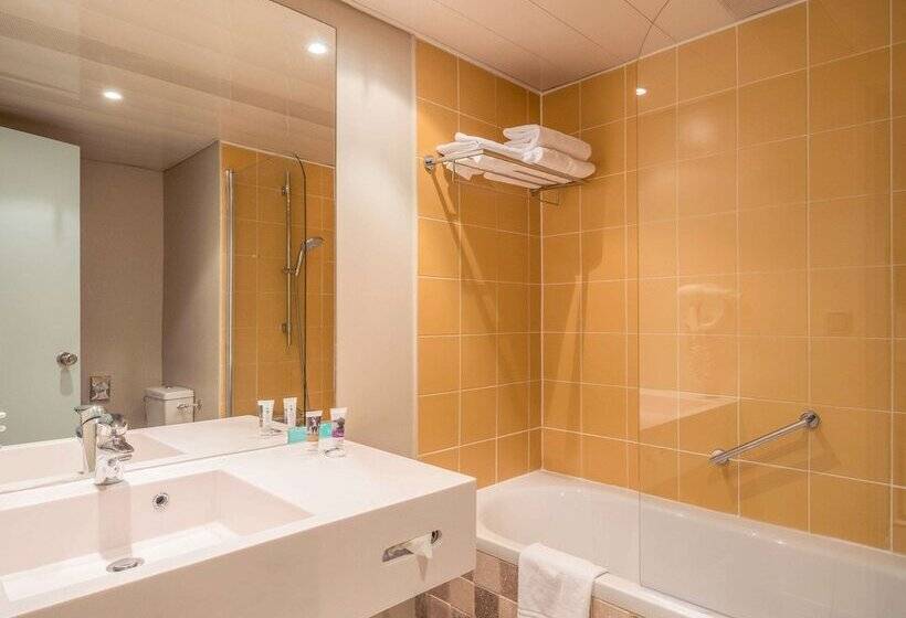 Номер Классика Двуспальная Кровать, Demeures De Campagne Parc Du Coudray – Mercure