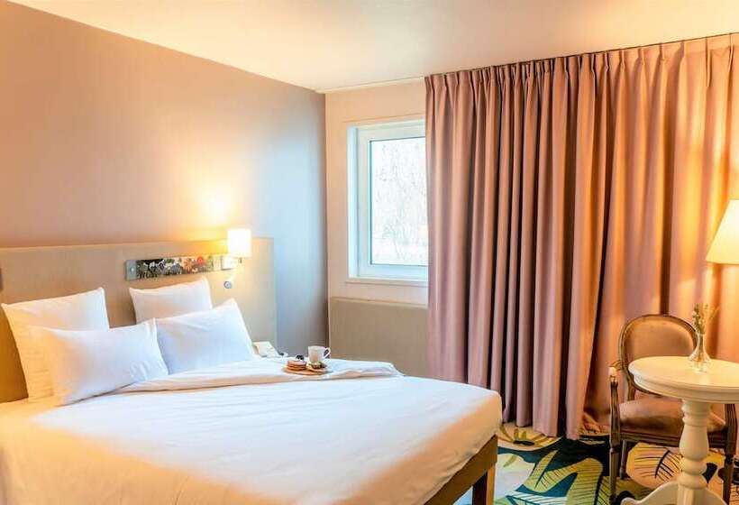 Номер Классика Двуспальная Кровать, Demeures De Campagne Parc Du Coudray – Mercure