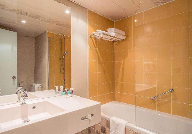 Номер Классика Двуспальная Кровать, Demeures De Campagne Parc Du Coudray – Mercure