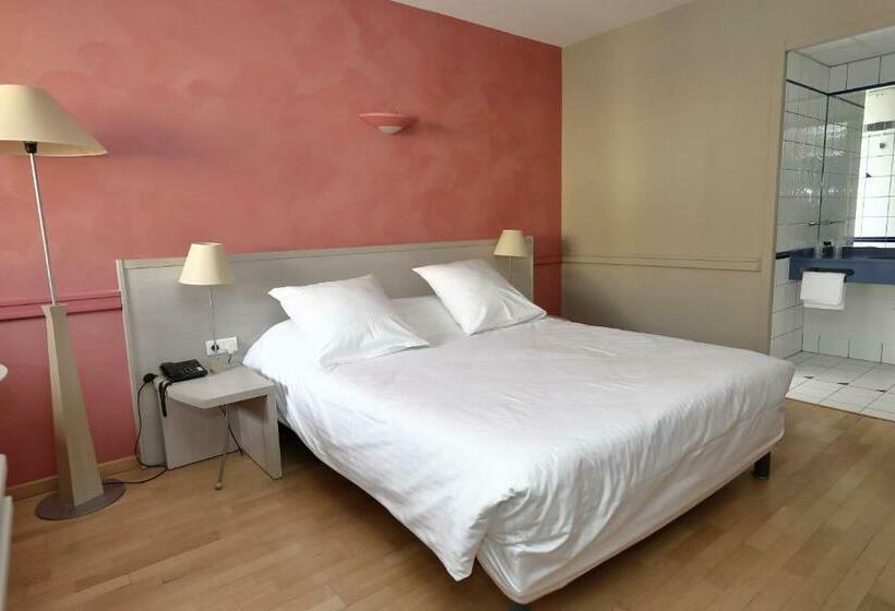 Номер Стандарт, Hôtel Newport