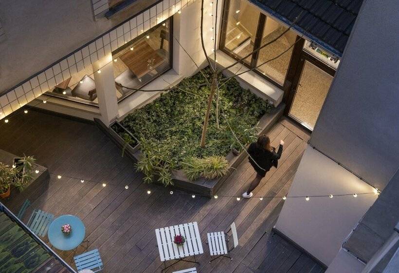 インサイドのスーペリアルーム, L Interlude