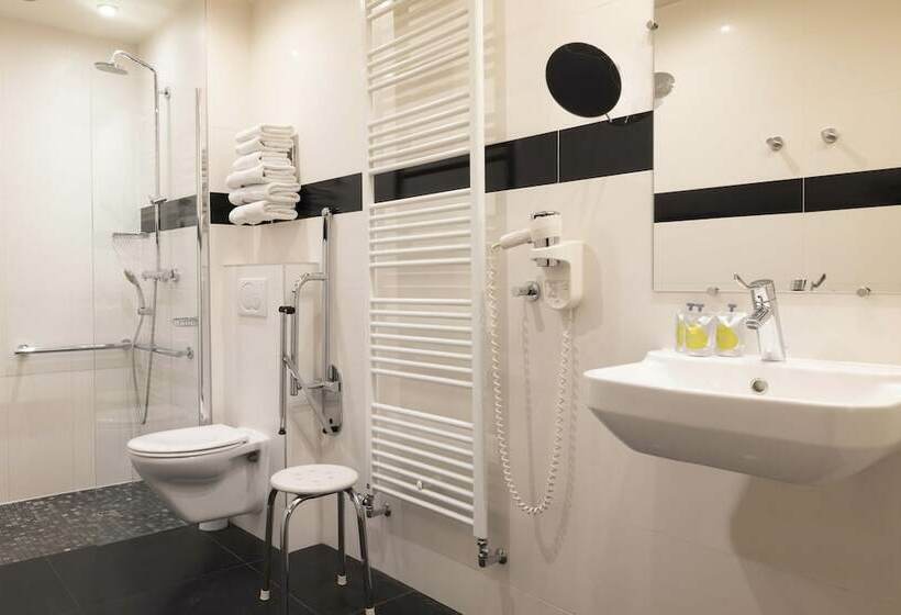 スタンダード４人部屋, L Interlude