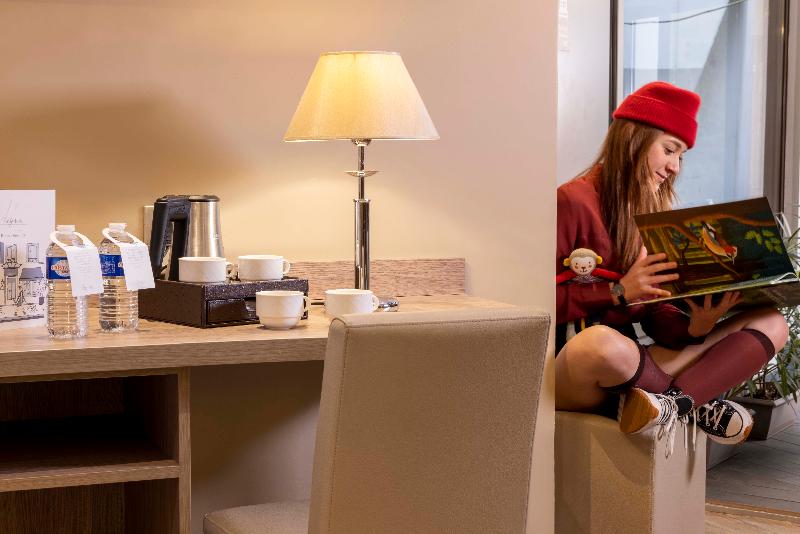 スタンダード４人部屋, L Interlude