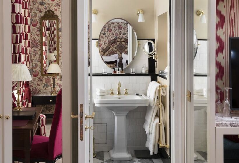 اتاق لوکس, Relais Christine