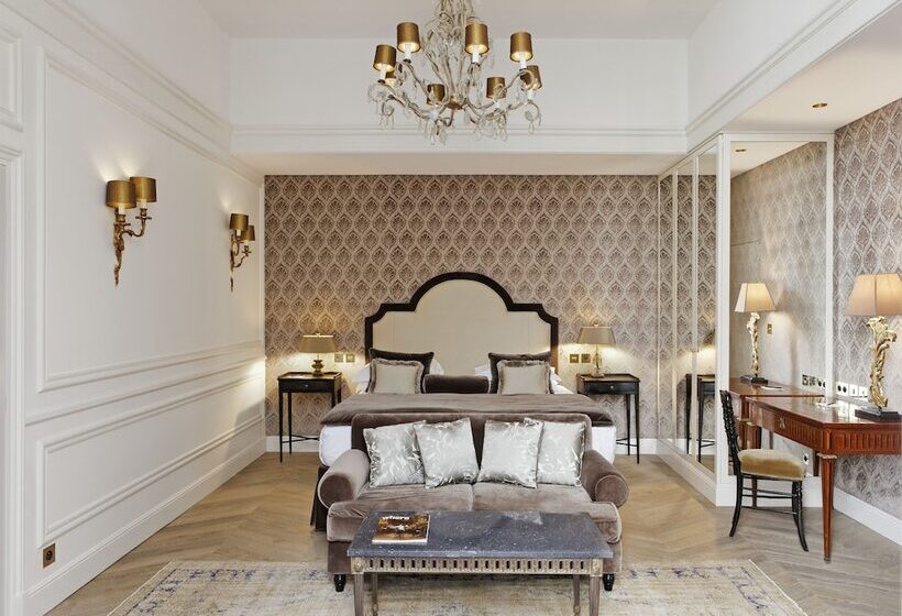 اتاق لوکس, Relais Christine