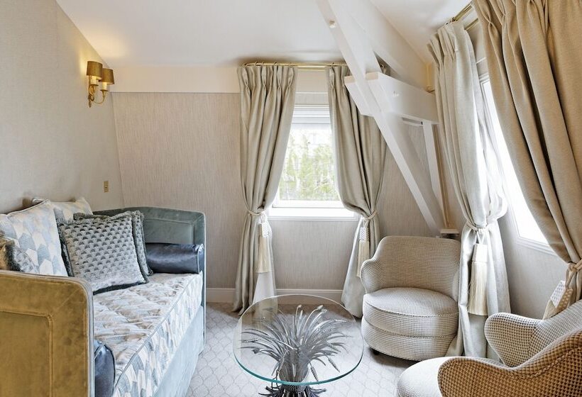 سوییت جونیور لوکس, Relais Christine