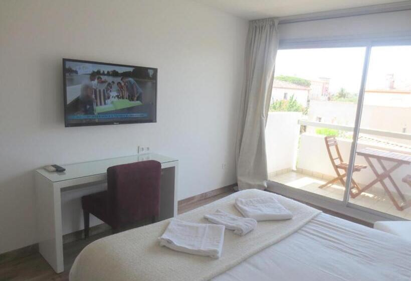Четырехместный Номер Стандарт с Балконом, Sable Et Soleil   Port, Plage Et Spa