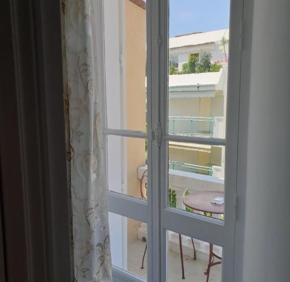 Номер Стандарт с Балконом, Hôtel La Villa Sainte Valérie Adults Only