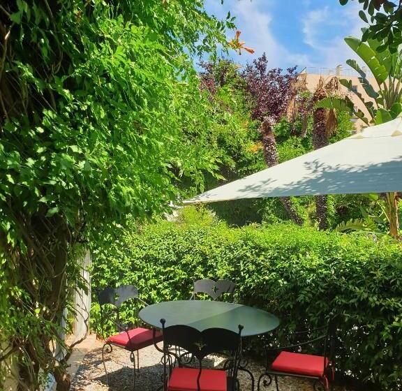 Люкс с Террасой, Hôtel La Villa Sainte Valérie Adults Only