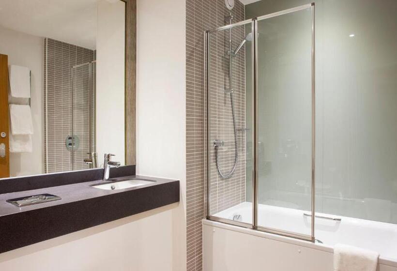 اتاق استاندارد سه نفره, Holiday Inn Ashford Central, An Ihg